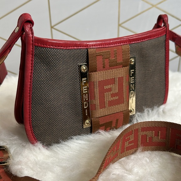 💯Authentic Fendi Crossbody Bag🍀 - Picture 4 of 16